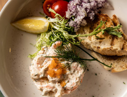 PREMIÄR - NU ÖPPNAR VI